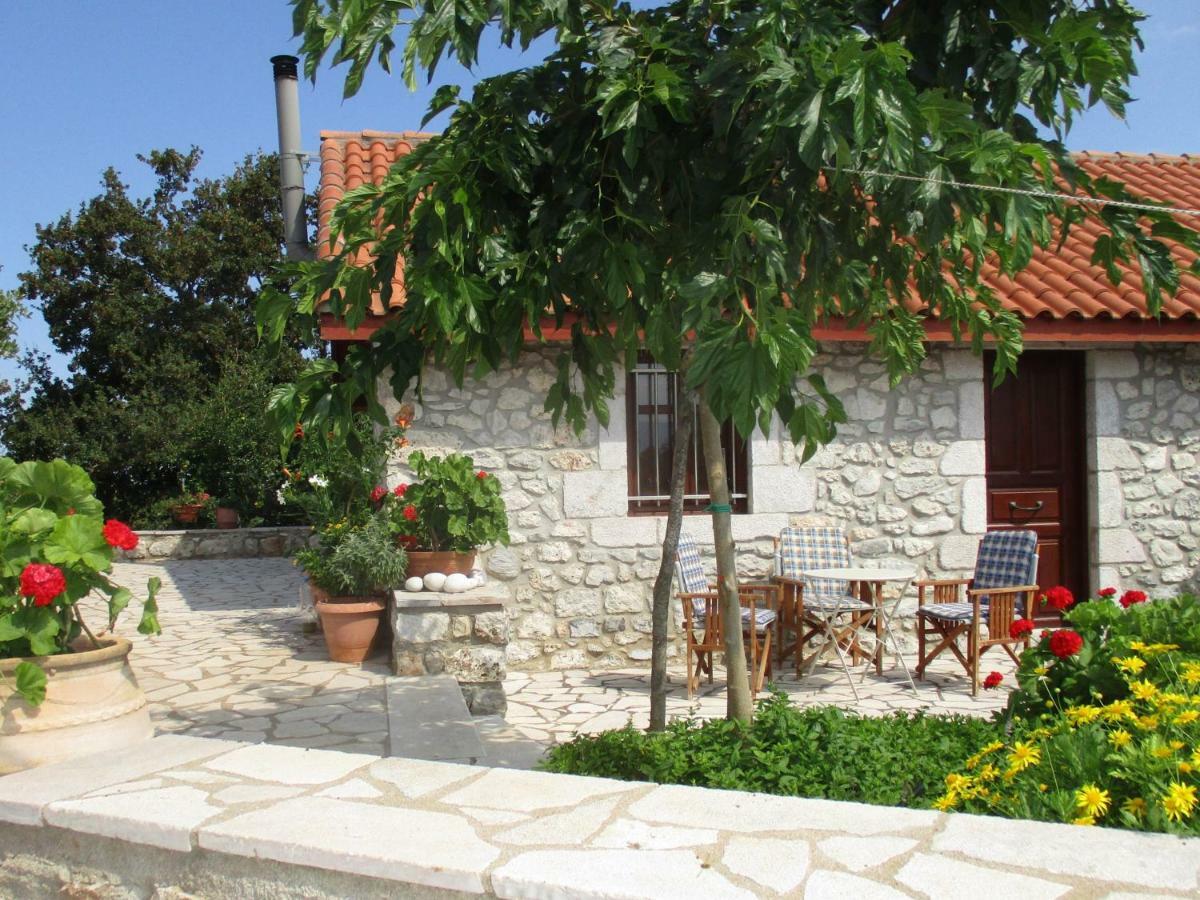 Villa Stone House in a quiet landscape, Leonidion Exterior foto